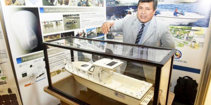 Acuamundo Manufactures Boats with Sustainable Solar Panels